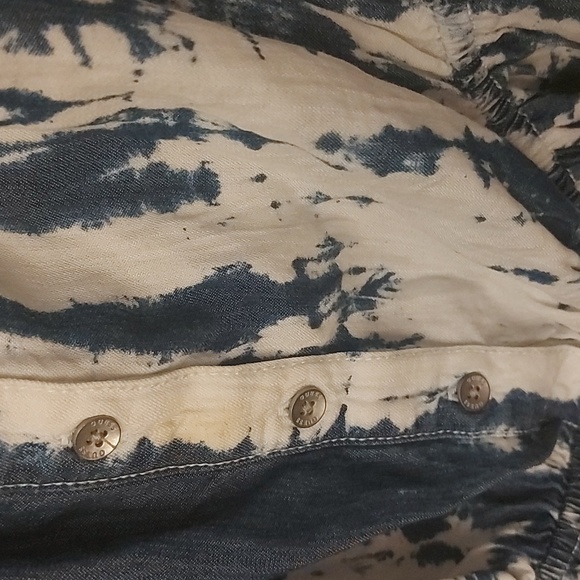 Guess Tie Dye Top/ Short Sleeved/Sz M/NWOT/ White and Blue/ Sexy - Picture 2 of 6